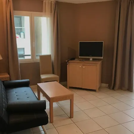 93 Carnot Cannes * كان
